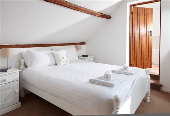Trotters king bedroom